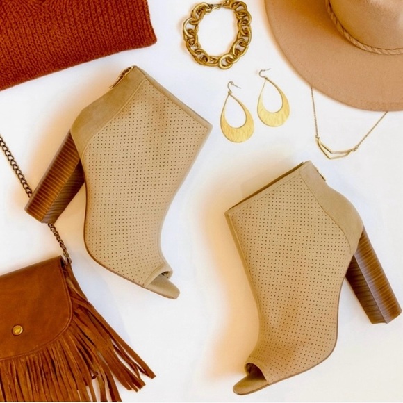 Shoe Dazzle tan peep toe “Jayla” boot ❤️ - Picture 1 of 8